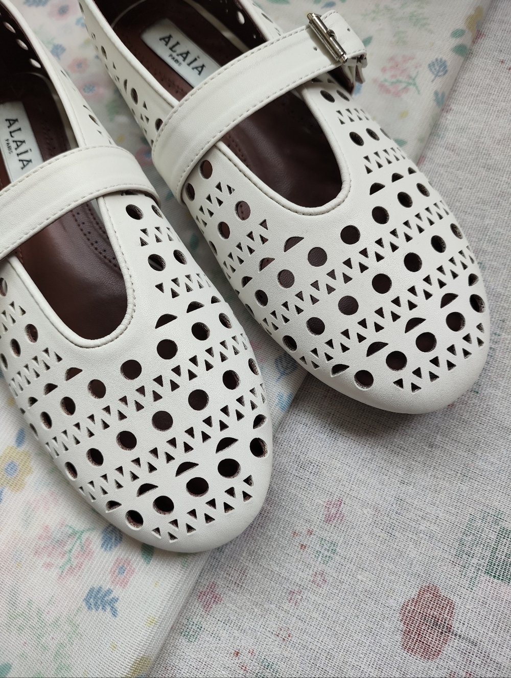 ALAÏA | Cutout Geometric Mary Janes - Picture 4 of 5